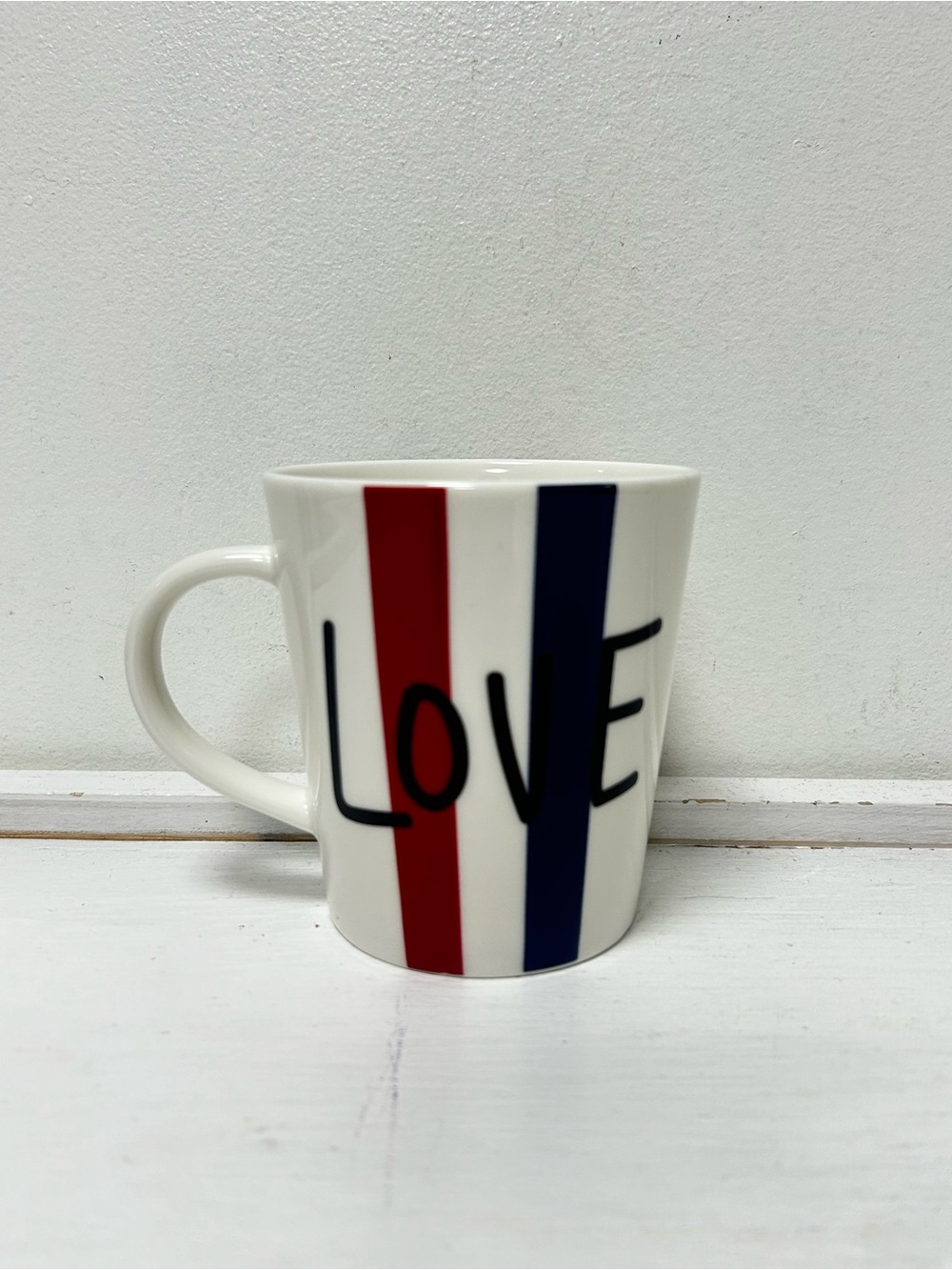 ED Ellen DeGeneres by Royal Doulton LOVE Ceramic Coffee Mug Red Navy